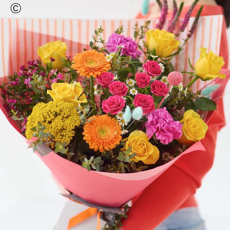 Summer Trending Hand-Tied With Yellow Roses